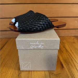 Either Or Woven Slide 6